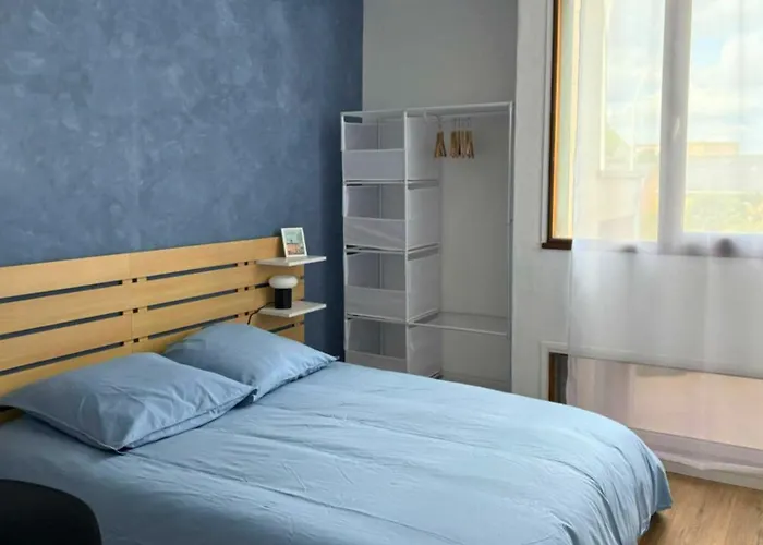 4 Ideal 24h Moto & Voiture 公寓